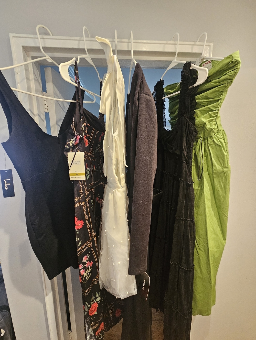 NWT - Lot of 6 dresses / jumpsuit size large - MUST GO